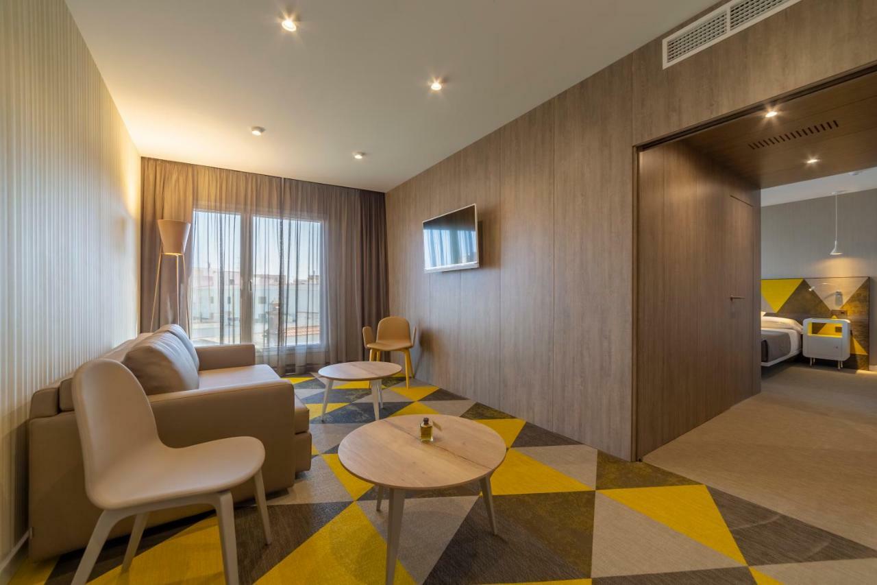 Suite Junior (2 adultos + 2 niños)